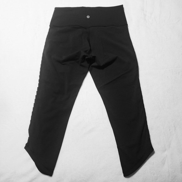 Lululemon Black Asymmetrical Crop Mesh Fabric Pleated Side Panels Size 8 - Picture 2 of 12